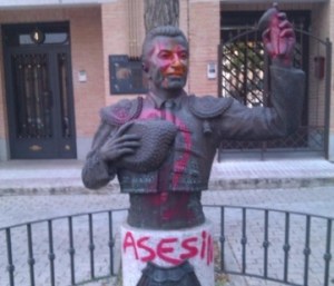 mid_Ataque-escultura-a-El-Fundi